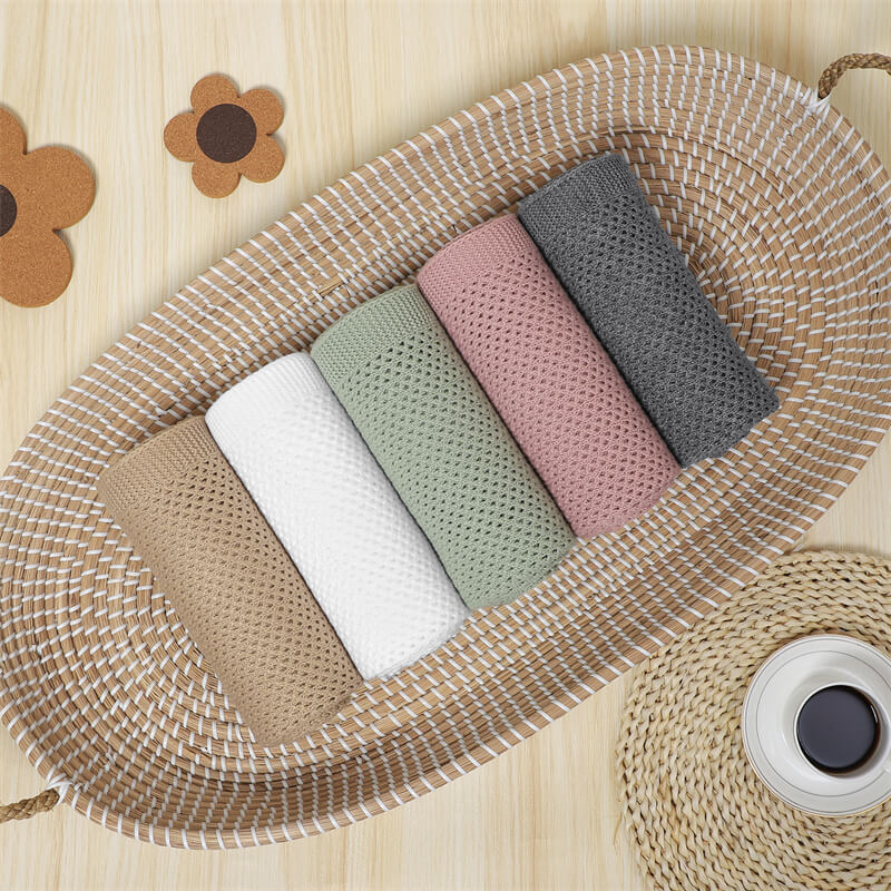 Five-Colors-Green-Baby-Blanket-Knitted-Cellular-Blanket-Toddler-Blankets-for-Boys-and-Girls-A035-Scenes-2