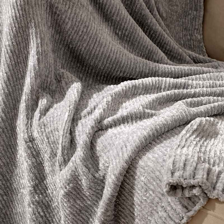 Chenille-Yarn-Knitted-Blanket-gray-soft-comfortable-detail