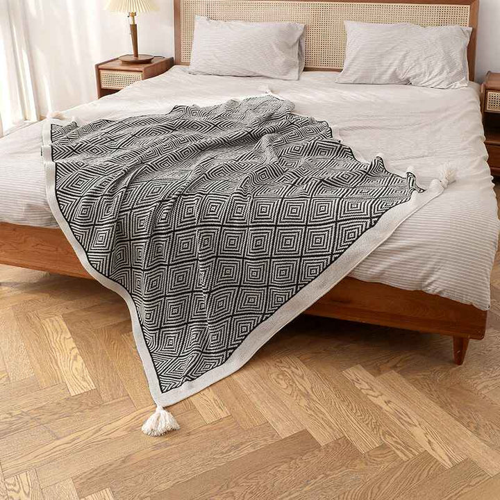 Nordic-Knitted-Throw-Thread-Blanket-on-The-Bed-Nap-Blankets-Soft-Dark-Gray