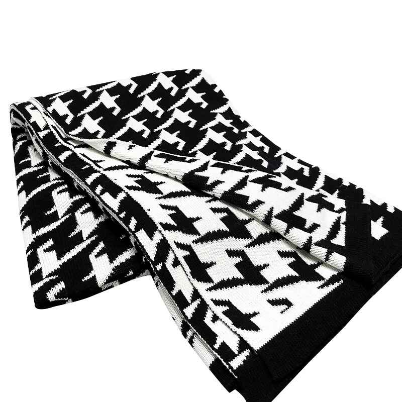 knitted-throw-blankets-Thin-section-black-and-white-pattern