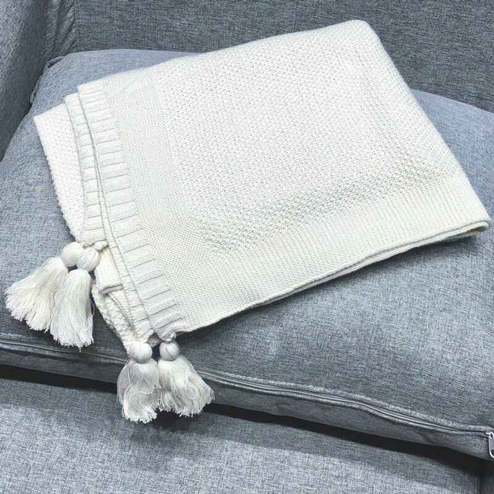white-chunky-knit-blanket
